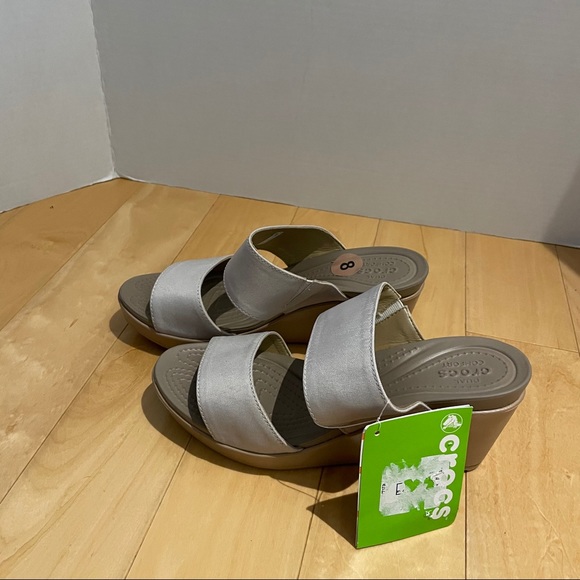 CROCS Shoes - NWT women’s Leigh crocs sandal